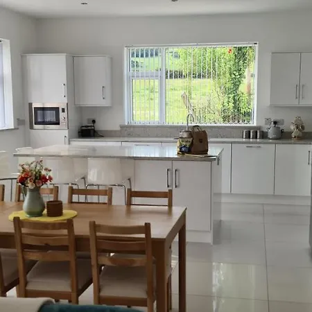 Annie's House With Thermal Health Semesterbostad