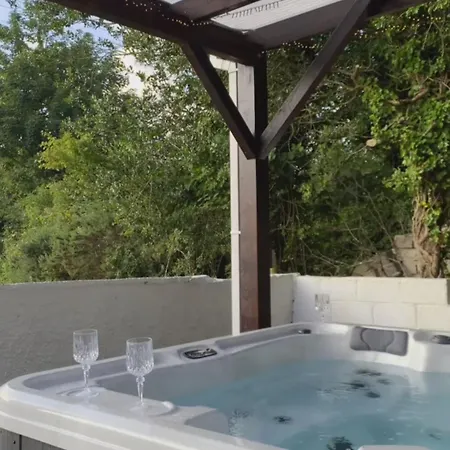 Semesterbostad Annie's House With Thermal Health *