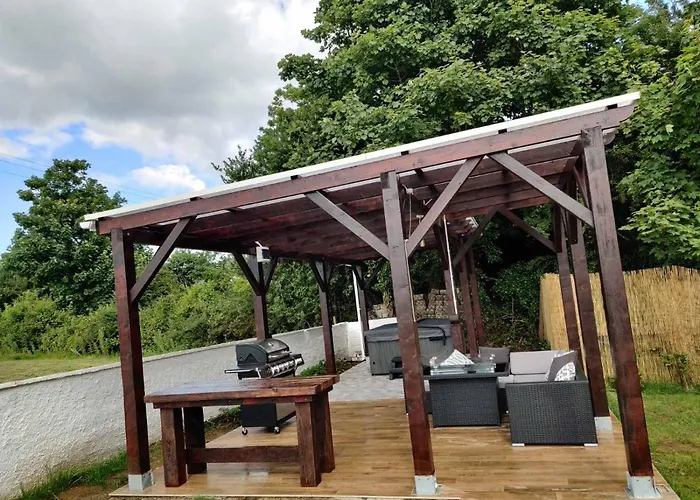 Annie's House With Thermal Health * モビル