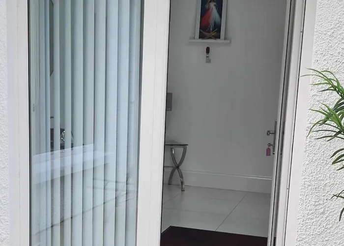 Annie's House With Thermal Health モビル